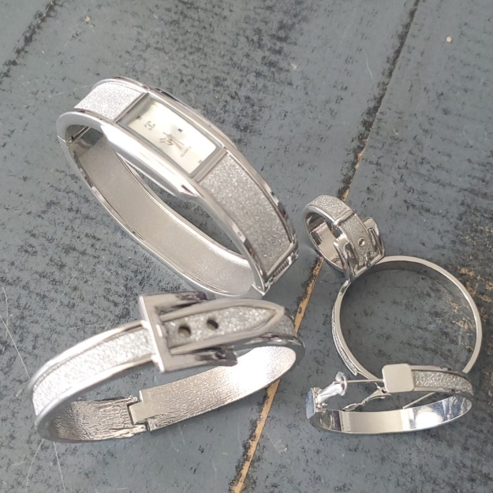 CHARMING CHARLIES Custom Jewelry Set